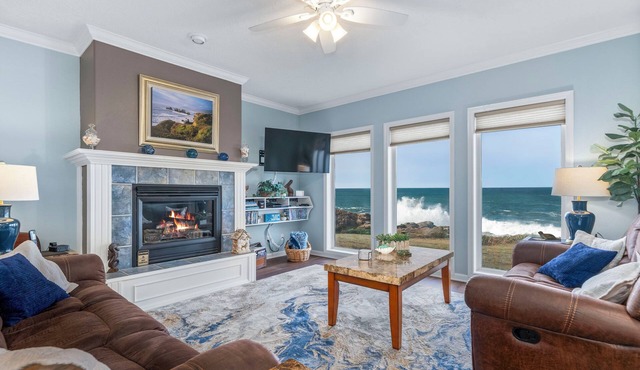 Promo! Beautiful Oceanfront Condo, Wifi, HDTV, DVD, Hot Tub and Indoor Pool!