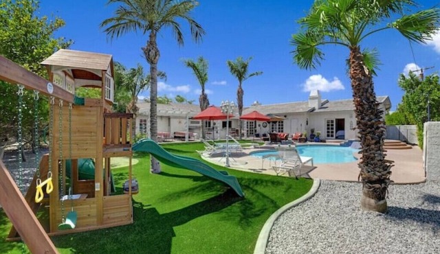 PS Casablanca, 5 bedrooms 4 baths a family oasis. Newly remodeled pool and spa