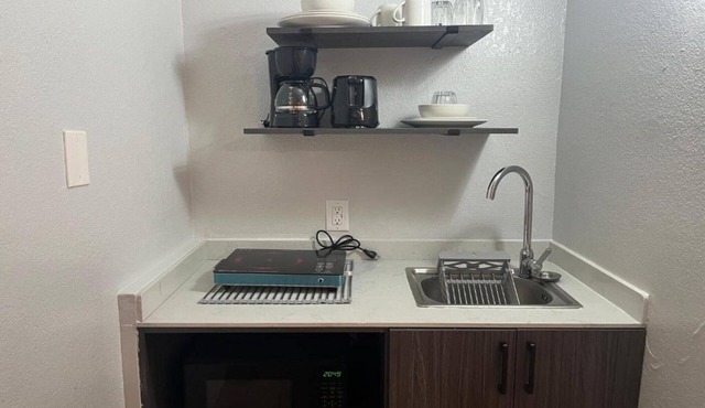 Queen Bed|ADA|RI Shower|Kitchen