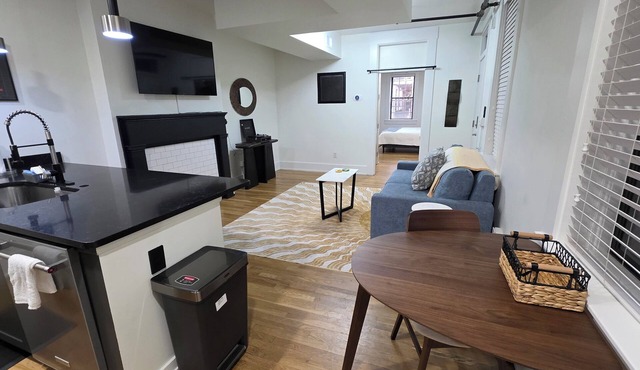 Quiet cheerful condo in the heart of OTR!