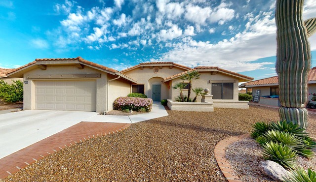 Radiant desert stay with pool and tennis access - mountain views, dogs ok