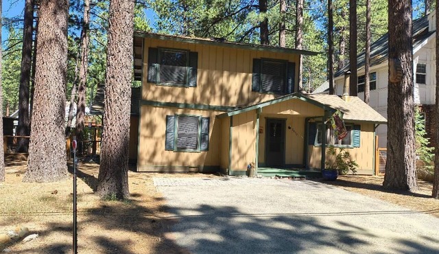 Rae's Family Retreat: Cozy Tahoe Cabin, Walk to Lake, Private Master Suite