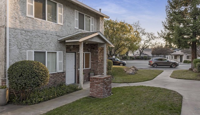 Recently Furnished Brick Townhome Near Chico State