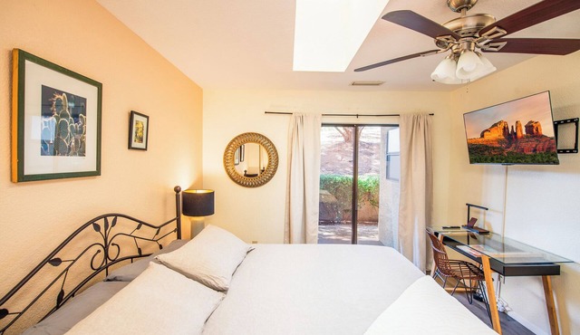 Red Rock Casita - minutes from Bell Rock w/Golf/Tennis/Pickleball/Hot Tub/Pool
