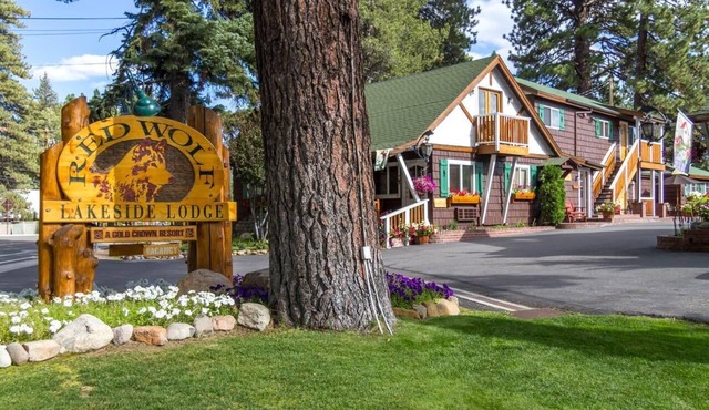 Red Wolf Lakeside Lodge Studio Sleeps 2