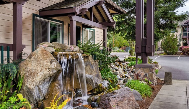 Redwood Garden Inn