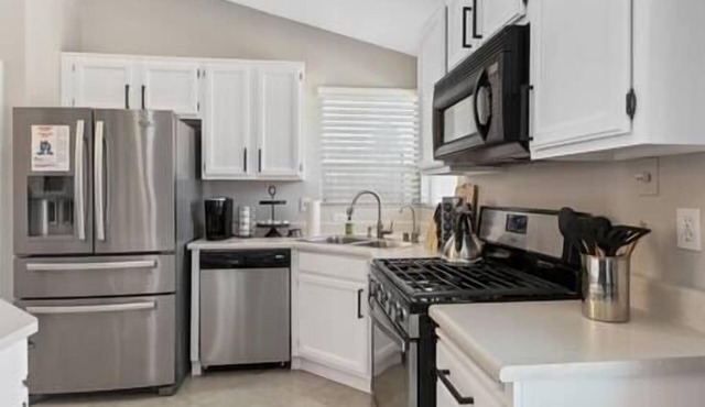 ❤️Refreshing Pool House: 3BR in Vegas with BBQ
