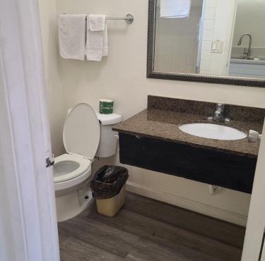 Relax Inn And Suites
