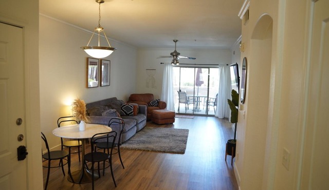 Relaxing 2 bedroom Condo w/heated pool, spa & gym