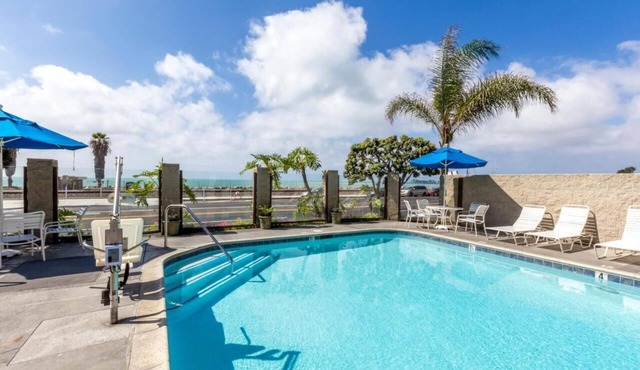 Relaxing Stay! Private Balcony, Full Kitchen, Outdoor Pool