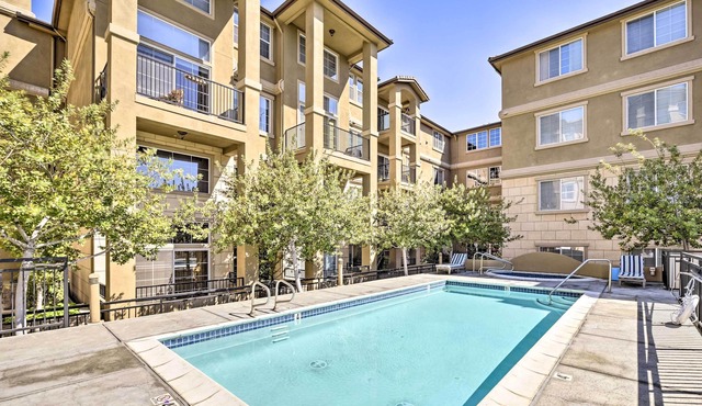 Remodeled Loft Condo: Balcony, Pool + Hot Tub
