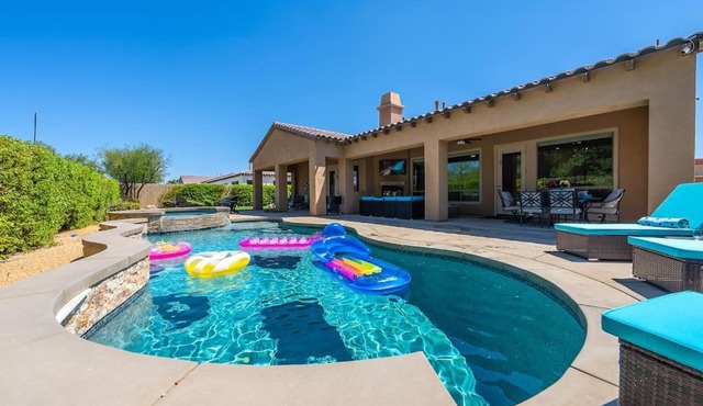 Resort Style Tuscan Living w Spa Pool & Firepit