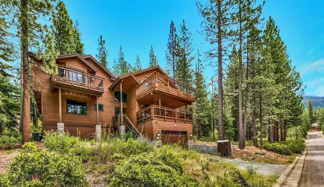 Rimrock Mansion 6BR, 4BA, Spa, Billiards
