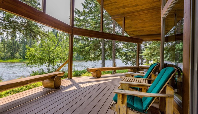 Riverfront property on the Swan River w/A/C, fireplace & fire pit - Swan River Retreat