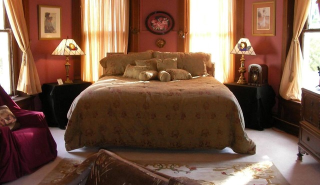 Riverview Mansion Hotel