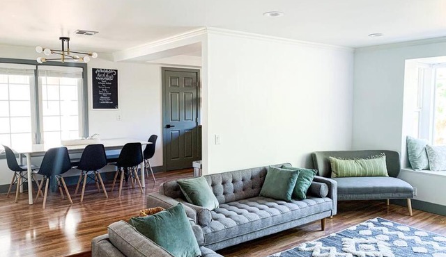 Riverwalk Retreat: Spacious, Hot tub, near Autzen
