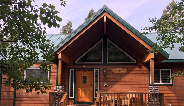 Romantic Mountain Home 5-10 miles from numerous lakes. Family reunion spot.