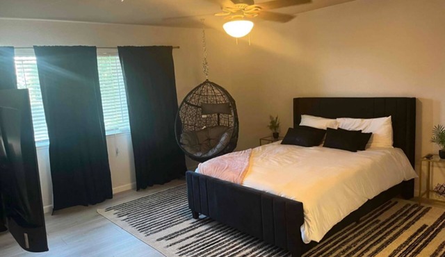 Room-4-Rent. With Chef!