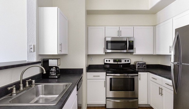 Roomy Fremont 3BR w/ Pool, Gym, W/D, near TJ, WF, BART, by Blueground