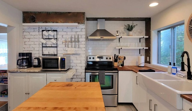 Rosewood Collective | House & Studio | Sleeps 11!