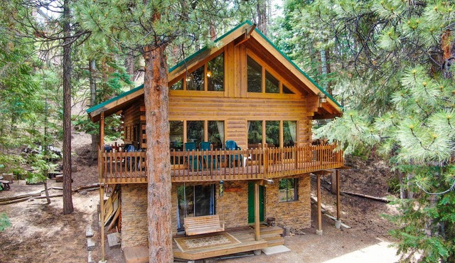 Rustic Cabin 5 min from Lakes. Sleeps 12. Snowmobilers Dream