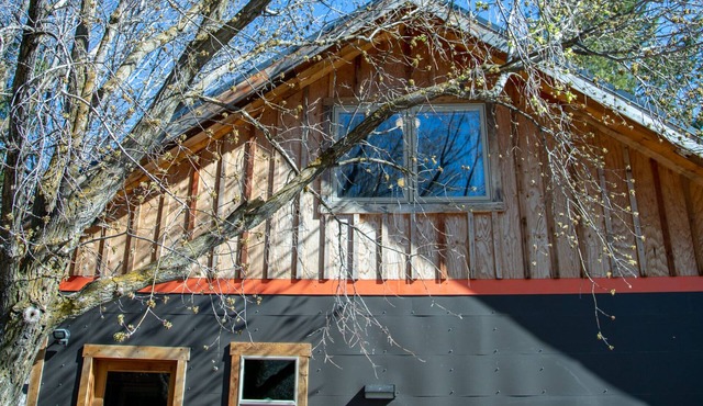 Rustic modern Montana Loft near Clark Fork River