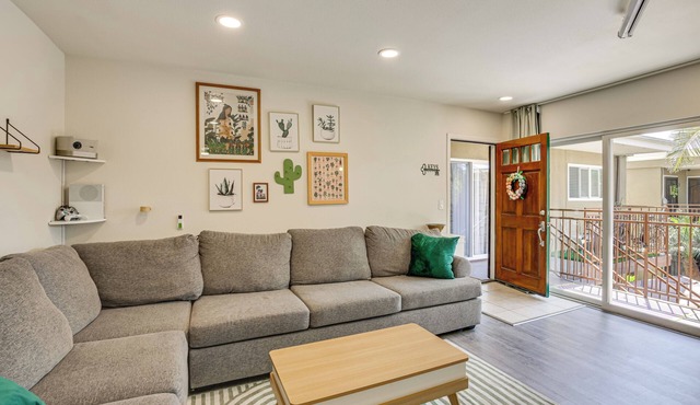 San Diego Condo ~ 6 Mi to Petco Park & Zoo!