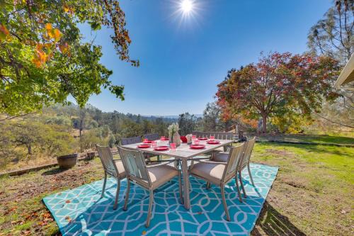 Scenic Yosemite Lakes Escape w/Community Perks!