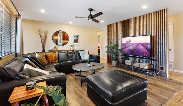 Scottsdale 4BR Retreat with Private Pool, Hot Tub & Game Room.
