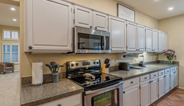 Scottsdale Luxury Home Heated Pool, BBQ, Game