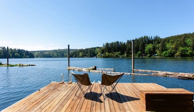 Secluded 1-bedroom lakefront cabin in Lakeside, OR. Ideal for writers or couples seeking solitude. Features a King bed, wood stove, kayak for 2, and stargazing from your private dock.