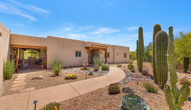 Serene 1-acre Desert Escape with Private Pool & Epic Sunsets