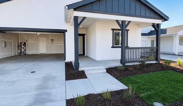 Serene 4-bedroom building with AC in charming Patterson