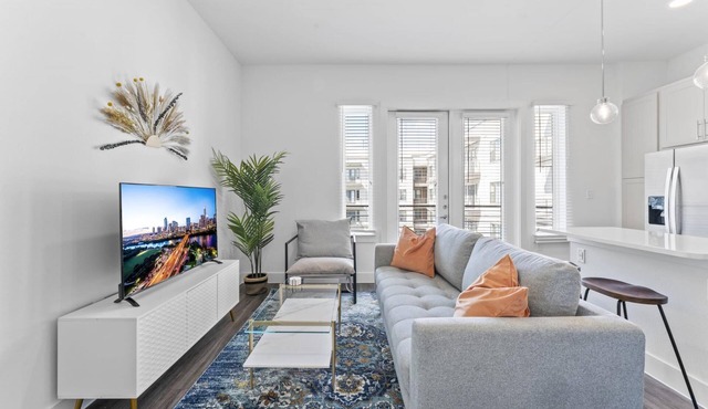 Serene West Downtown Studio w Washer Dryer in Austin