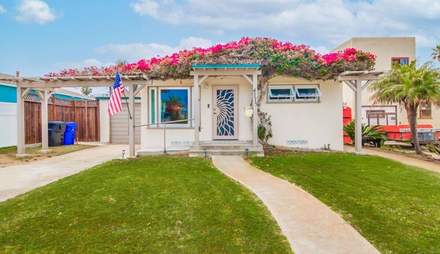 Serenity at Sunset Cliffs - 1 bedroom cottage 1 block from Sunset Cliffs