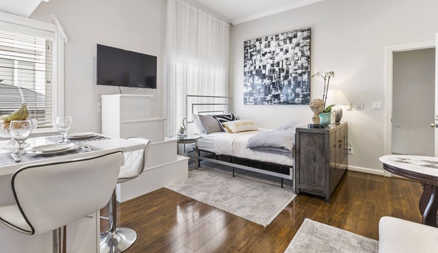 SF Cute Nest by the Ocean Beach, VA, UCSF, USF with King bed and Private Patio
