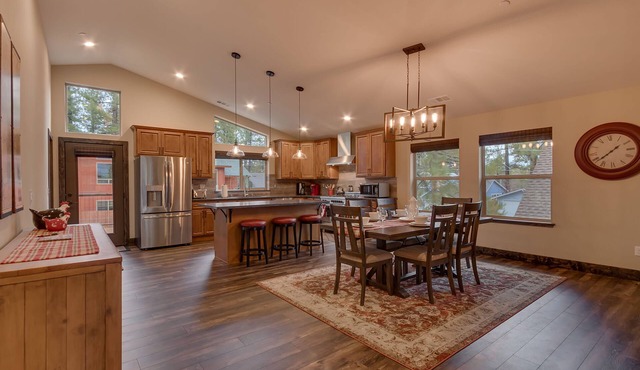 Silver Pines - Private home on the Meadow
