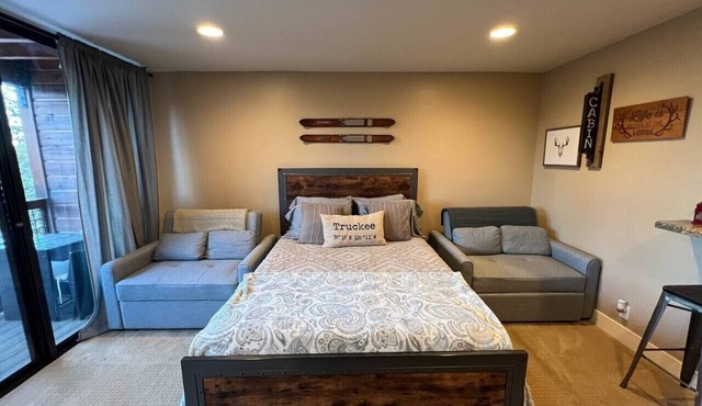 Ski-in, Chill-out Tahoe Donner Condo