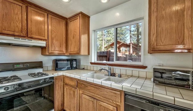 Ski Lease 2025: 3 bedroom Bijou Cabin
