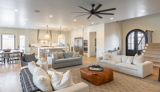 Sleeps 25, Private Pool, Hot Tub & Courts, Playground