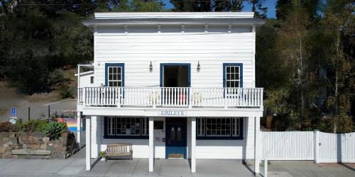 Smiley's Saloon & Hotel