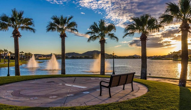 Snowbirds & Sports Fans - Your Immaculate Desert Oasis Awaits