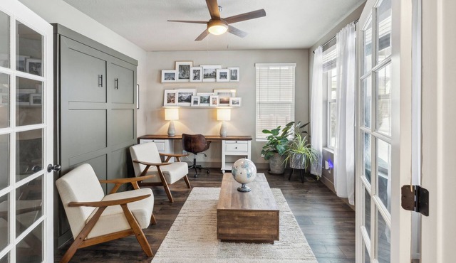 Something for EVERYONE at this charming cottage, close to Lagoon!
