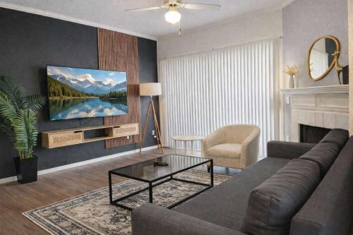 Sonoran Stay in Scottsdale with Pool EV Charging & Private Patio