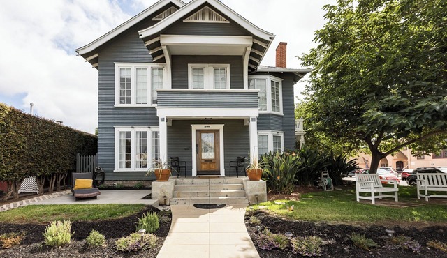 South Park Bell House - Beautifully updated prime location with A/C