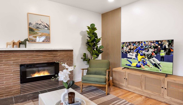 Spacious 2BR Home, Near UW, Parks & Station