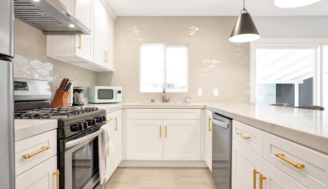 Spacious 3BR/2BA Family Home · Near Disneyland
