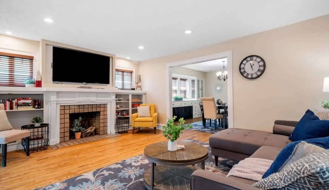 Spacious 3BR home near downtown Cleveland