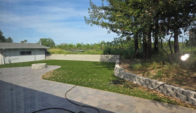 Spacious 4-bedroom single level in the vineyards south of downtown