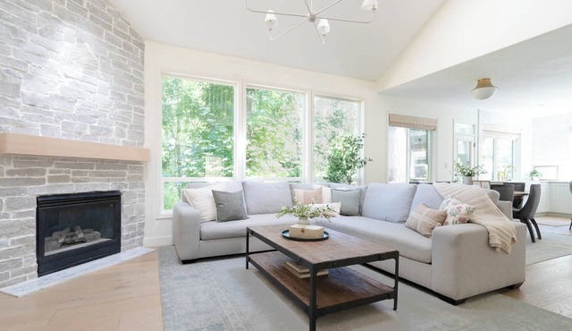 Spacious 5-bedroom house in serene Wilsonville, Pet + Kid Friendly with AC, WiFi